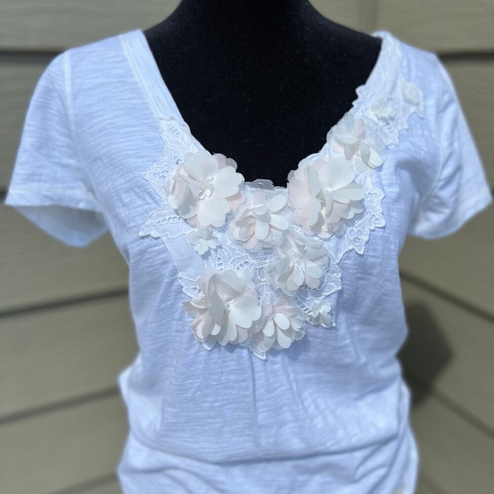 Abercrombie and Fitch T-shirt with 3D  Flowers & Cutout Work, Women's size M